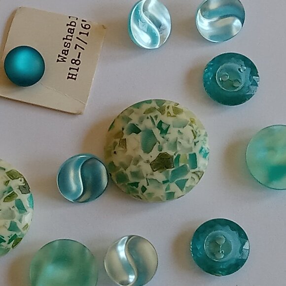 13 Retro Blue Vintage Buttons - Picture 6 of 12